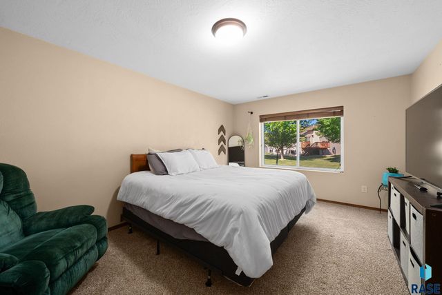 1413 N Holbrook Ave Avenue, Sioux Falls, SD 57107