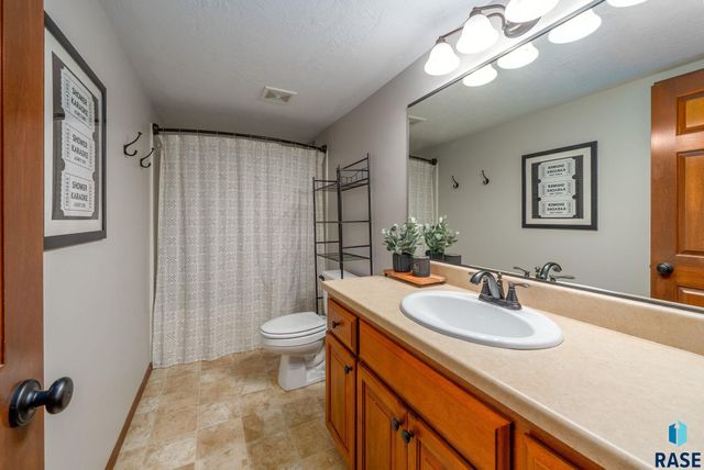 1413 N Holbrook Ave Avenue, Sioux Falls, SD 57107