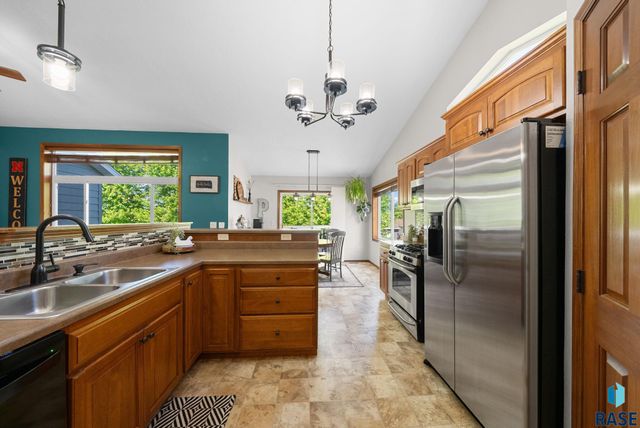 1413 N Holbrook Ave Avenue, Sioux Falls, SD 57107