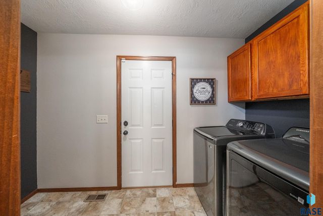 1413 N Holbrook Ave Avenue, Sioux Falls, SD 57107