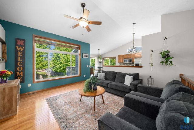 1413 N Holbrook Ave Avenue, Sioux Falls, SD 57107