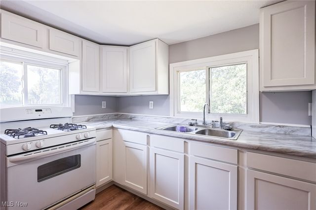 6180 Hillford Avenue NE, Canton, OH 44721