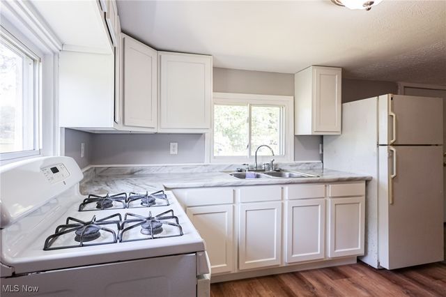 6180 Hillford Avenue NE, Canton, OH 44721