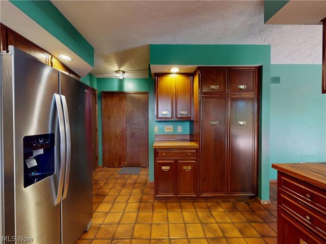 8495 Painesville Warren Road, Concord Twp, OH 44077
