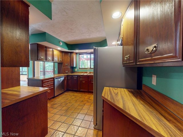 8495 Painesville Warren Road, Concord Twp, OH 44077