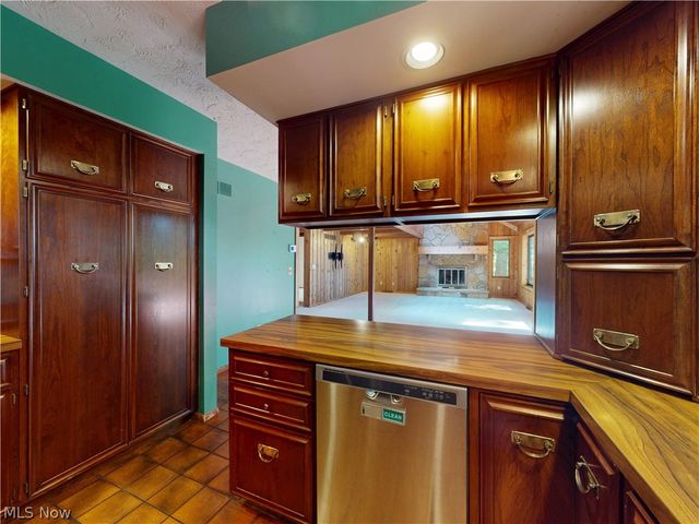 8495 Painesville Warren Road, Concord Twp, OH 44077