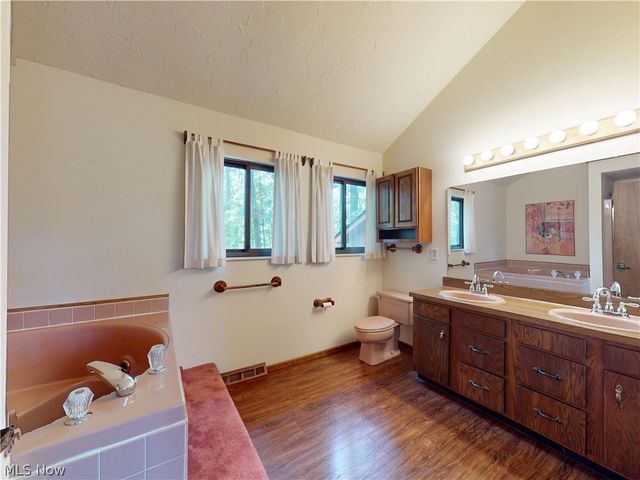 8495 Painesville Warren Road, Concord Twp, OH 44077