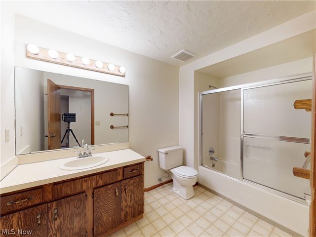 8495 Painesville Warren Road, Concord Twp, OH 44077