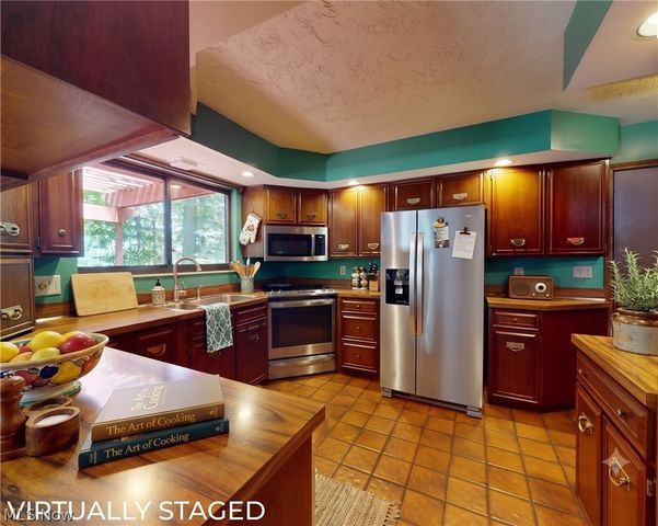 8495 Painesville Warren Road, Concord Twp, OH 44077