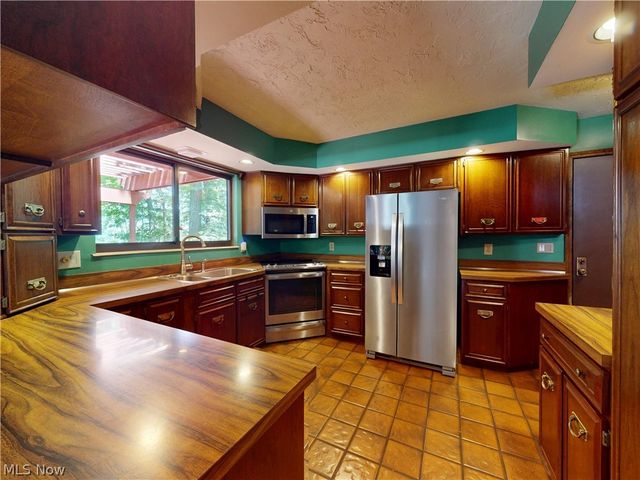 8495 Painesville Warren Road, Concord Twp, OH 44077