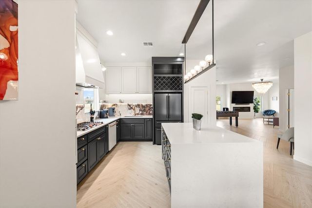 1304 Katelyn Court, Yukon, OK 73099