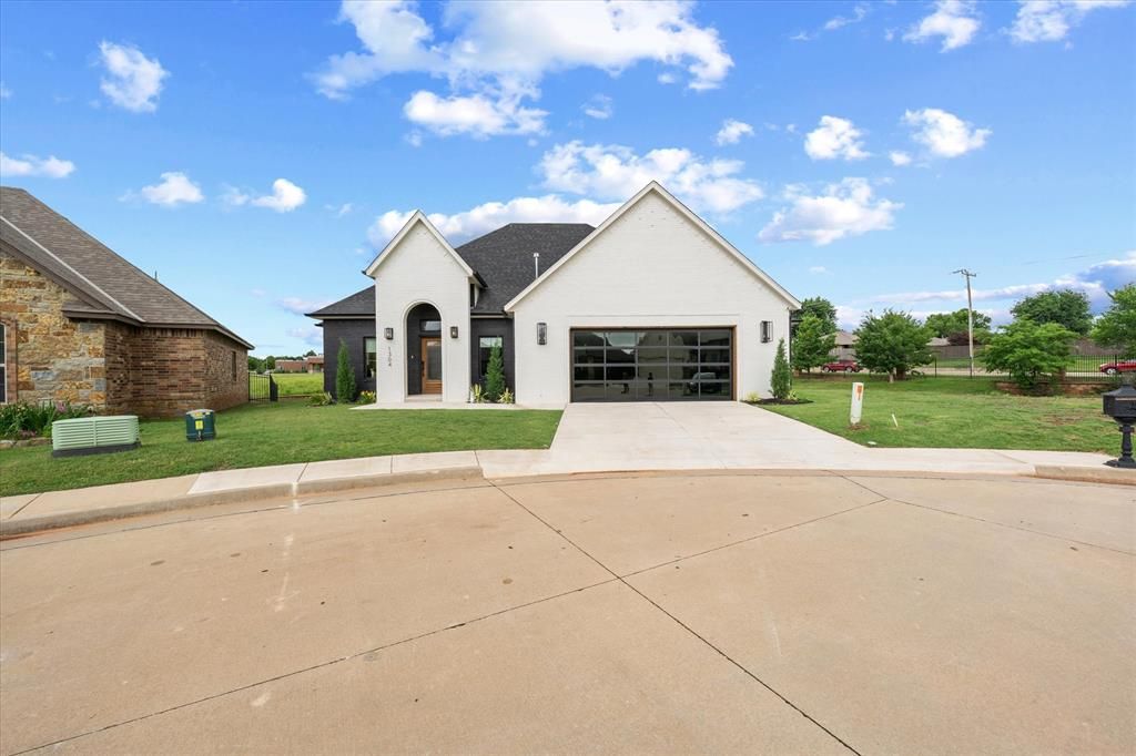 1304 Katelyn Court, Yukon, OK 73099