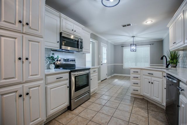 40 Woodbridge Drive, Cabot, AR 72023