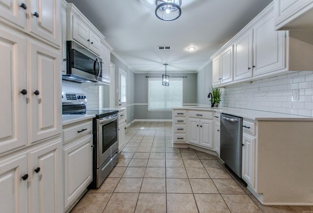 40 Woodbridge Drive, Cabot, AR 72023