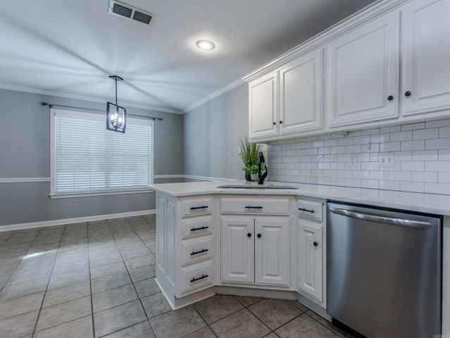 40 Woodbridge Drive, Cabot, AR 72023