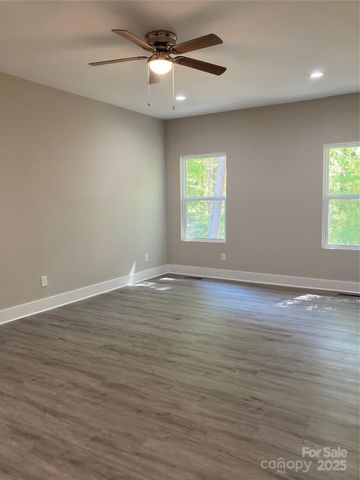 1889 Oak Hollow Road, Gastonia, NC 28054