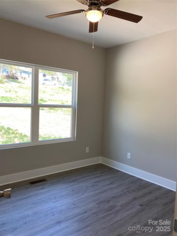 1889 Oak Hollow Road, Gastonia, NC 28054