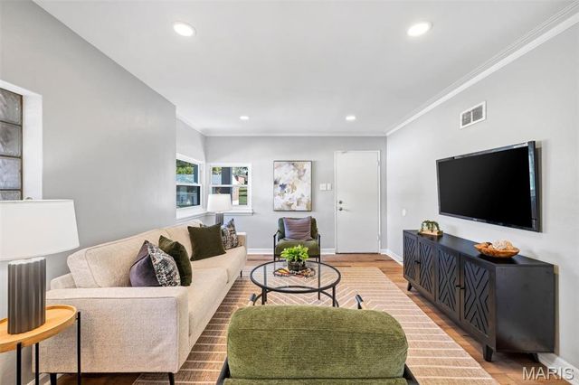 1243 Fairview Avenue, St Louis, MO 63130