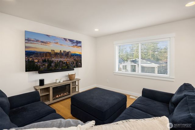 18581 Sawgrass Drive NE, Poulsbo, WA 98370