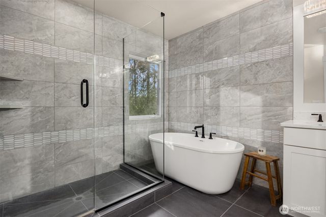 18581 Sawgrass Drive NE, Poulsbo, WA 98370