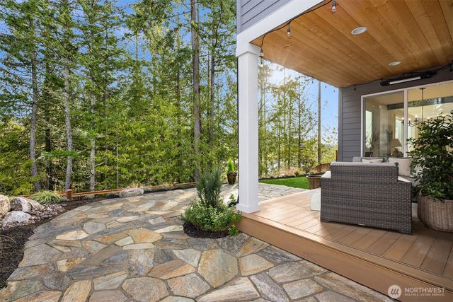 18581 Sawgrass Drive NE, Poulsbo, WA 98370