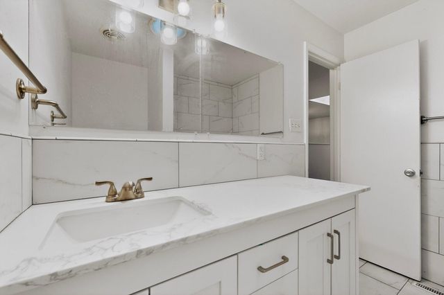 10605 Calle De Elena, Corrales, NM 87048