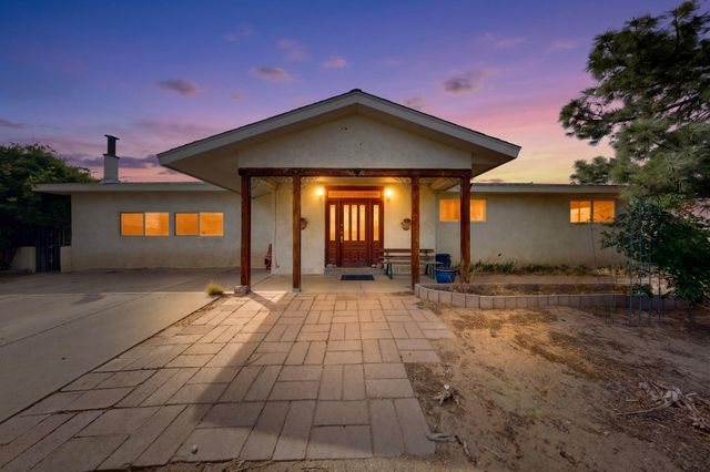 10605 Calle De Elena, Corrales, NM 87048