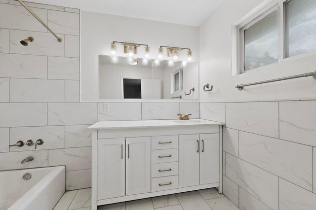 10605 Calle De Elena, Corrales, NM 87048
