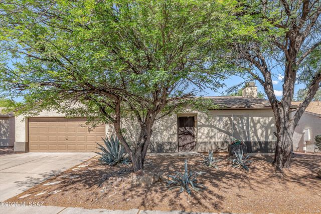 8667 N Golden Moon Way, Tucson, AZ 85743