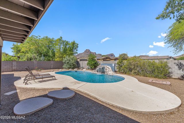 8667 N Golden Moon Way, Tucson, AZ 85743