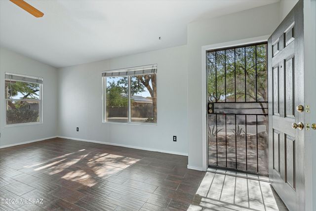 8667 N Golden Moon Way, Tucson, AZ 85743