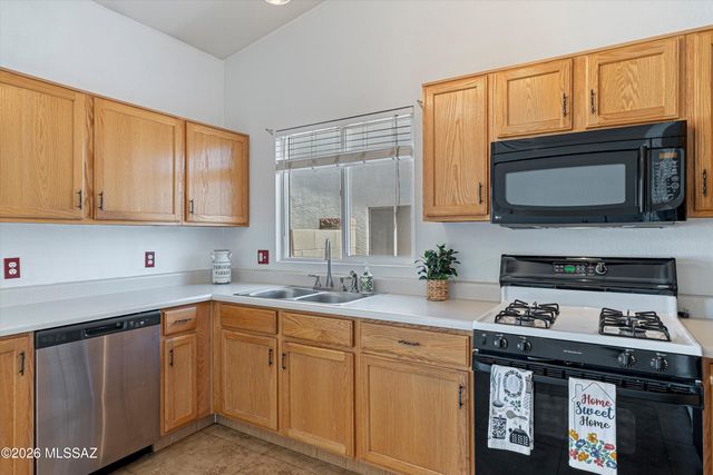 8667 N Golden Moon Way, Tucson, AZ 85743