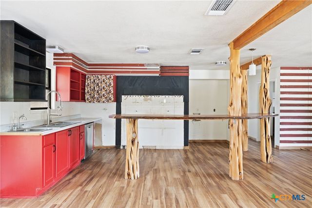 214 Edmonds Avenue, Johnson City, TX 78636