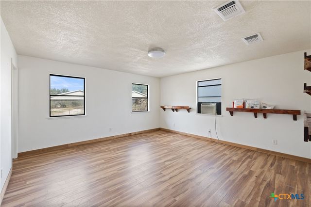 214 Edmonds Avenue, Johnson City, TX 78636