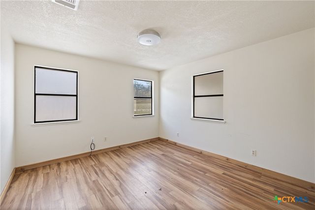 214 Edmonds Avenue, Johnson City, TX 78636