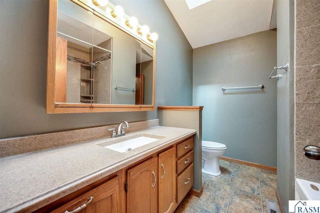 53508 192nd Lane, Lake Crystal, MN 56055