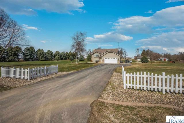 53508 192nd Lane, Lake Crystal, MN 56055