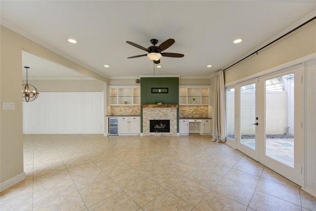 1616 S Gessner Road, Houston, TX 77063