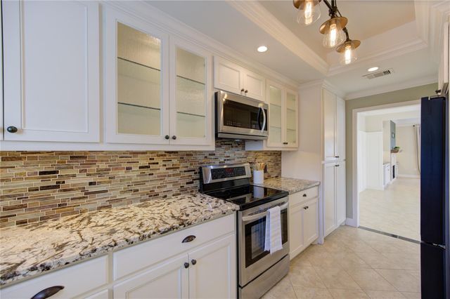 1616 S Gessner Road, Houston, TX 77063