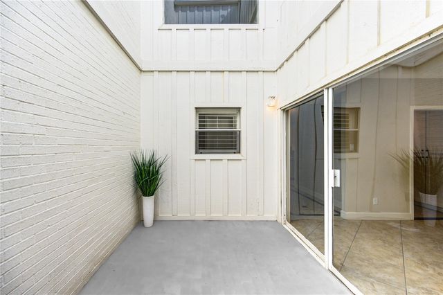 1616 S Gessner Road, Houston, TX 77063