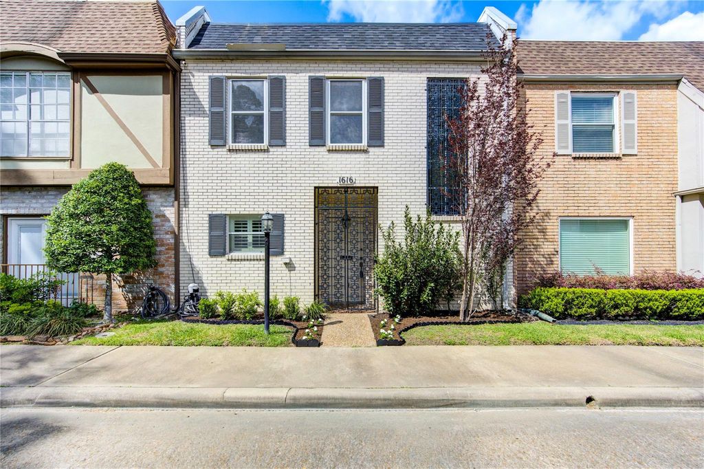 1616 S Gessner Road, Houston, TX 77063