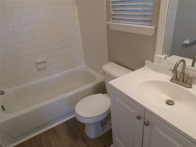 5914 Red River Drive, Dickinson, TX 77539