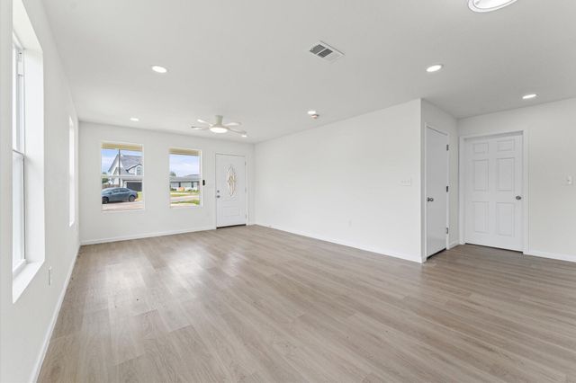 37 County Road 5102l, Cleveland, TX 77327