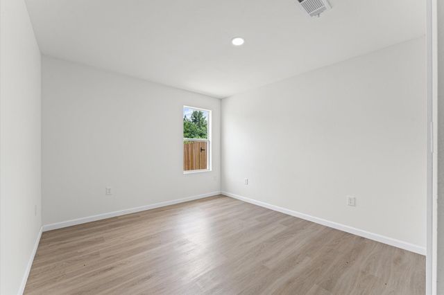 37 County Road 5102l, Cleveland, TX 77327