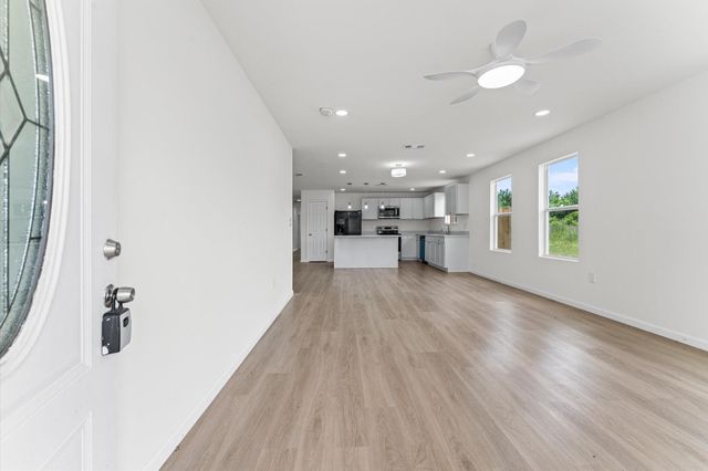 37 County Road 5102l, Cleveland, TX 77327