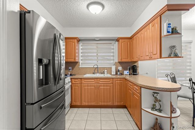 26611 Cecile Street, Dearborn Heights, MI 48127