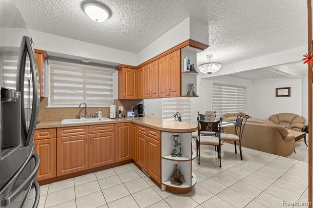 26611 Cecile Street, Dearborn Heights, MI 48127