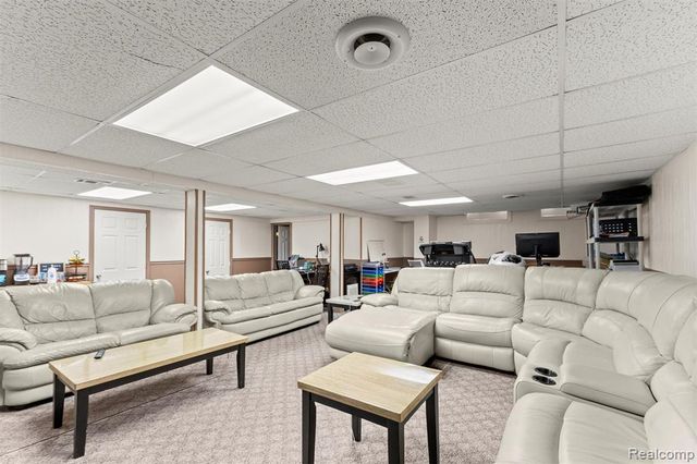 26611 Cecile Street, Dearborn Heights, MI 48127