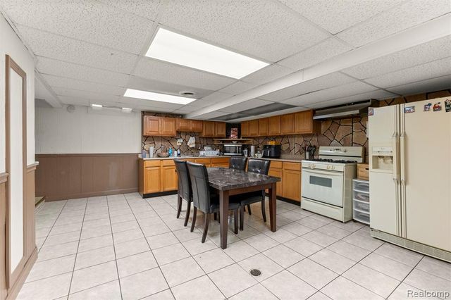 26611 Cecile Street, Dearborn Heights, MI 48127