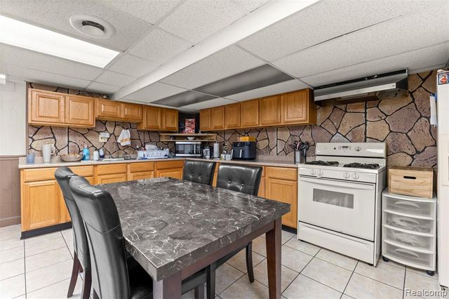 26611 Cecile Street, Dearborn Heights, MI 48127